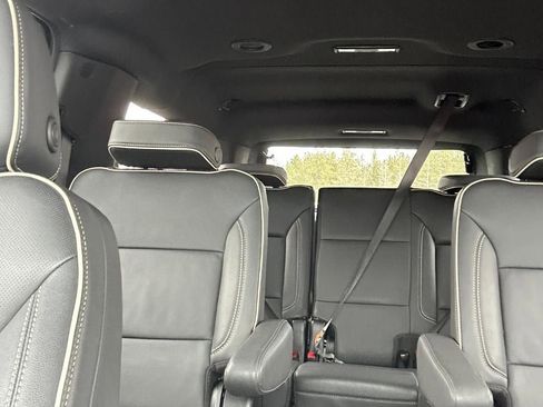 Certified 2025 Chevrolet Suburban Premier image 33