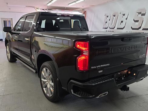 Used 2022 Chevrolet Silverado 1500 High Country w/ High Country Premium Package AWD/4WD image 4