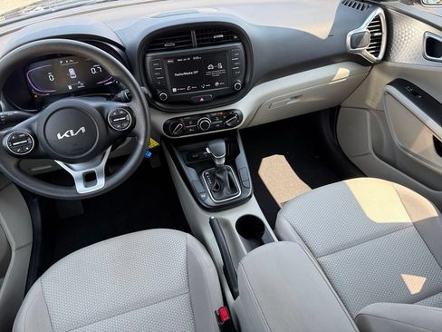Used 2025 Kia Soul LX FWD image 27