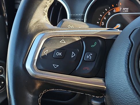 Used 2018 Jeep Wrangler Unlimited Sahara image 21