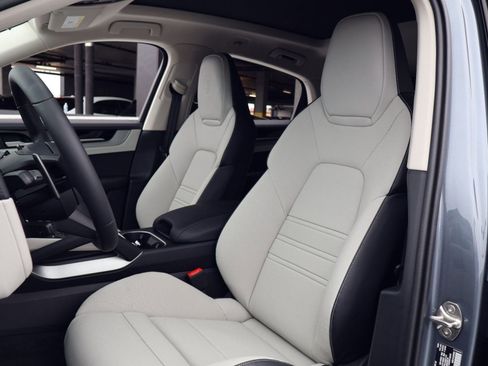 New 2026 Porsche Cayenne Coupe AWD/4WD image 5