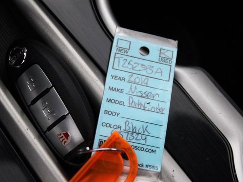 Used 2019 Nissan Pathfinder S image 31