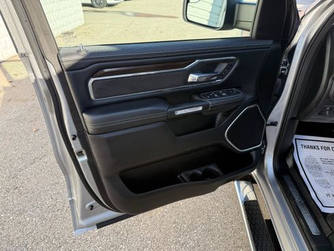Used 2022 RAM 1500 Laramie AWD/4WD image 12