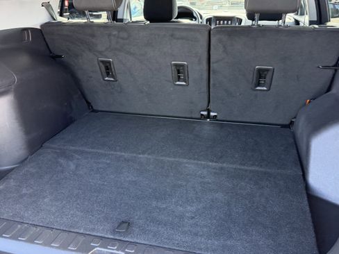 Used 2024 GMC Terrain SLE image 32