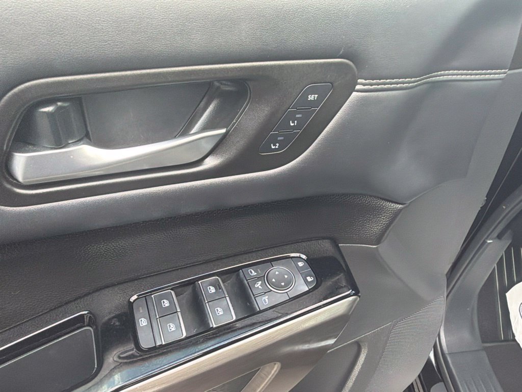 Used 2025 Nissan Pathfinder Platinum FWD image 14