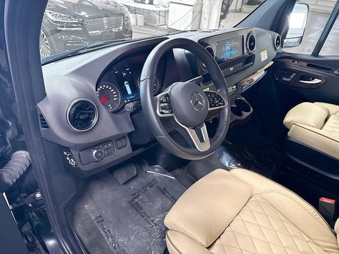 Used 2022 Mercedes-Benz Sprinter 3500 image 9