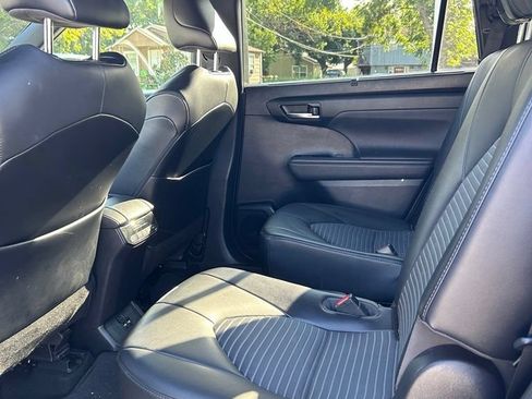 Used 2021 Toyota Highlander XSE AWD/4WD image 13