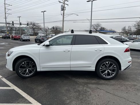 Used 2025 Audi Q8 Premium image 3