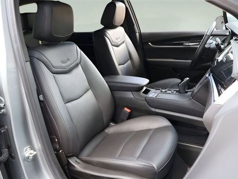Used 2025 Cadillac XT6 Premium Luxury image 21