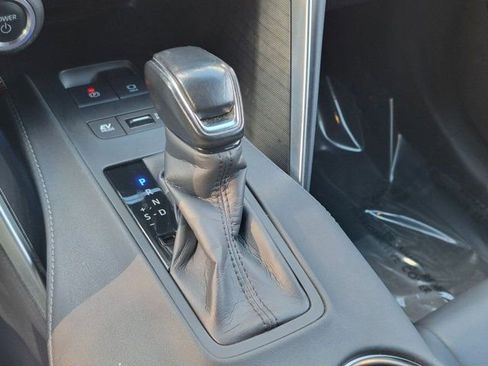 Used 2024 Toyota Venza XLE AWD/4WD image 12