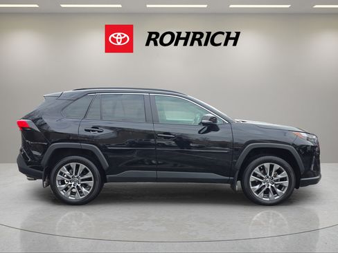 Used 2023 Toyota RAV4 XLE Premium AWD/4WD image 5