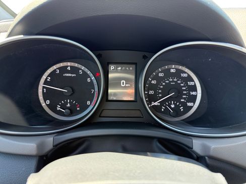 Used 2017 Hyundai Santa Fe SE FWD image 11