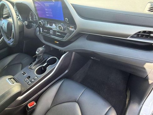 Used 2023 Toyota Highlander XLE FWD image 34
