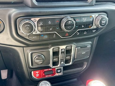 Used 2021 Jeep Wrangler Unlimited Rubicon 4xe w/ Cold Weather Group AWD/4WD image 17