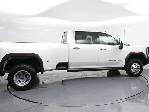Used 2022 GMC Sierra 3500 Denali w/ Denali Ultimate Package AWD/4WD image 8