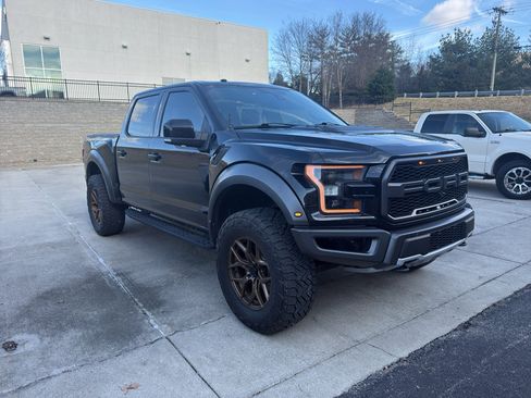 Used 2018 Ford F150 Raptor w/ Equipment Group 802A Luxury image 4