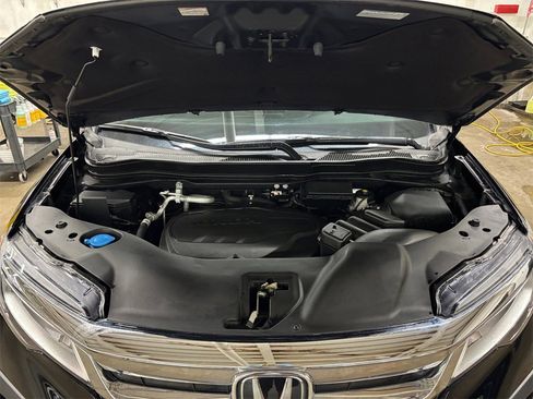 Used 2022 Honda Pilot Touring image 9