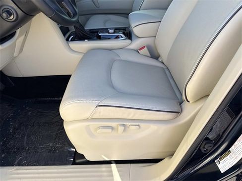 Used 2024 INFINITI QX80 Luxe w/ Cargo Package image 12