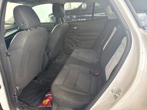 Used 2025 Chevrolet Trax LS w/ LS Convenience Package FWD image 10