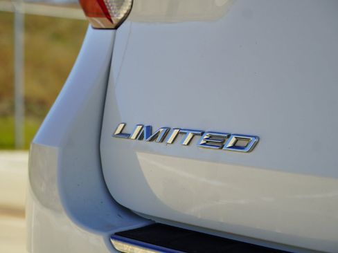 Used 2022 Ford Explorer Limited w/ Equipment Group 301A image 9