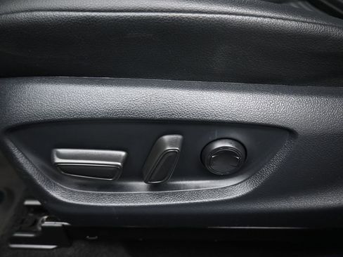 Used 2023 Toyota Camry SE image 12