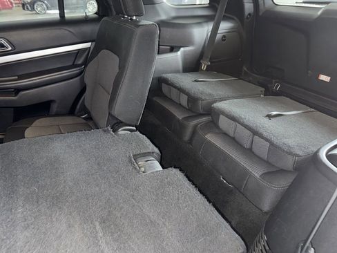 Used 2017 Ford Explorer XLT AWD/4WD image 10