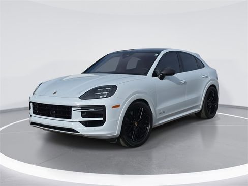 Used 2025 Porsche Cayenne GTS image 1