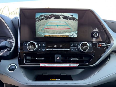 Certified 2024 Toyota Highlander XLE image 25