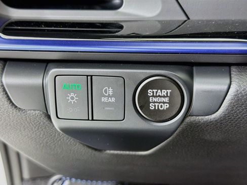 Certified 2025 Porsche 911 Carrera RWD image 38