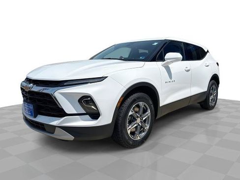 Certified 2025 Chevrolet Blazer LT AWD/4WD image 1