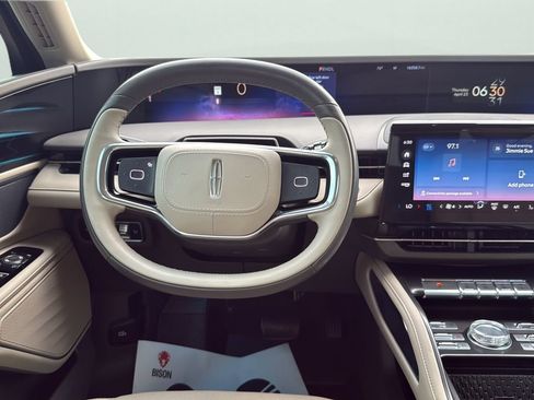 Used 2024 Lincoln Nautilus Premier AWD/4WD image 12