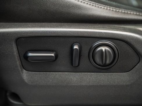 Used 2019 Chevrolet Silverado 1500 RST AWD/4WD image 39