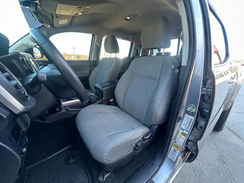 Used 2016 Toyota Tacoma SR5 w/ SR5 Appearance Package (SN) image 6