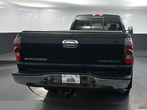 Used 2005 Chevrolet Silverado 2500 LS w/ Heavy-Duty Power Package AWD/4WD image 6