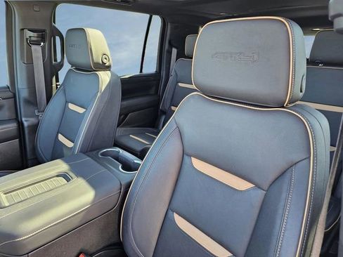 Used 2023 GMC Yukon XL AT4 w/ AT4 Premium Plus Package AWD/4WD image 19