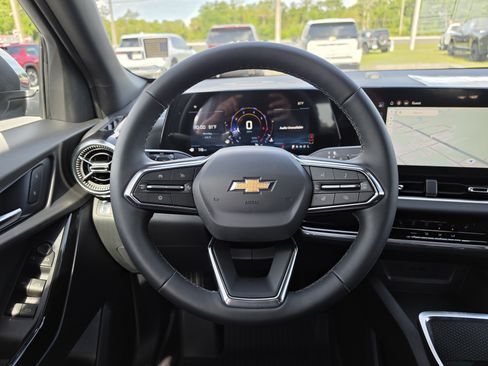 New 2026 Chevrolet Equinox LT FWD image 18
