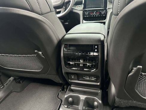 New 2025 Jeep Grand Cherokee L Laredo image 22