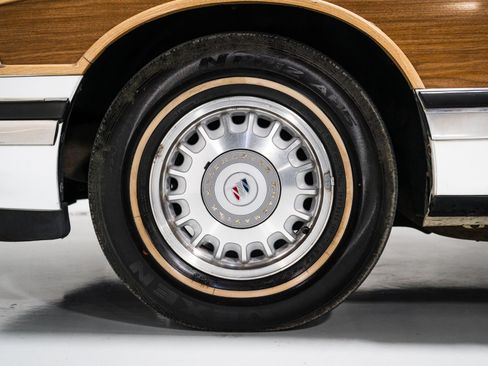 Used 1996 Buick Roadmaster Estate RWD image 9