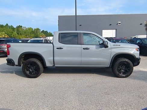 Used 2024 Chevrolet Silverado 1500 ZR2 w/ Technology Package AWD/4WD image 2