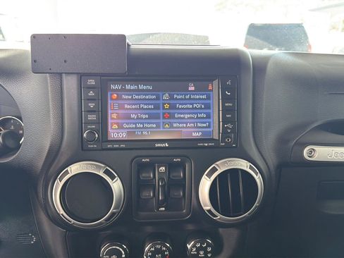 Used 2012 Jeep Wrangler Unlimited Rubicon w/ Connectivity Group AWD/4WD image 7