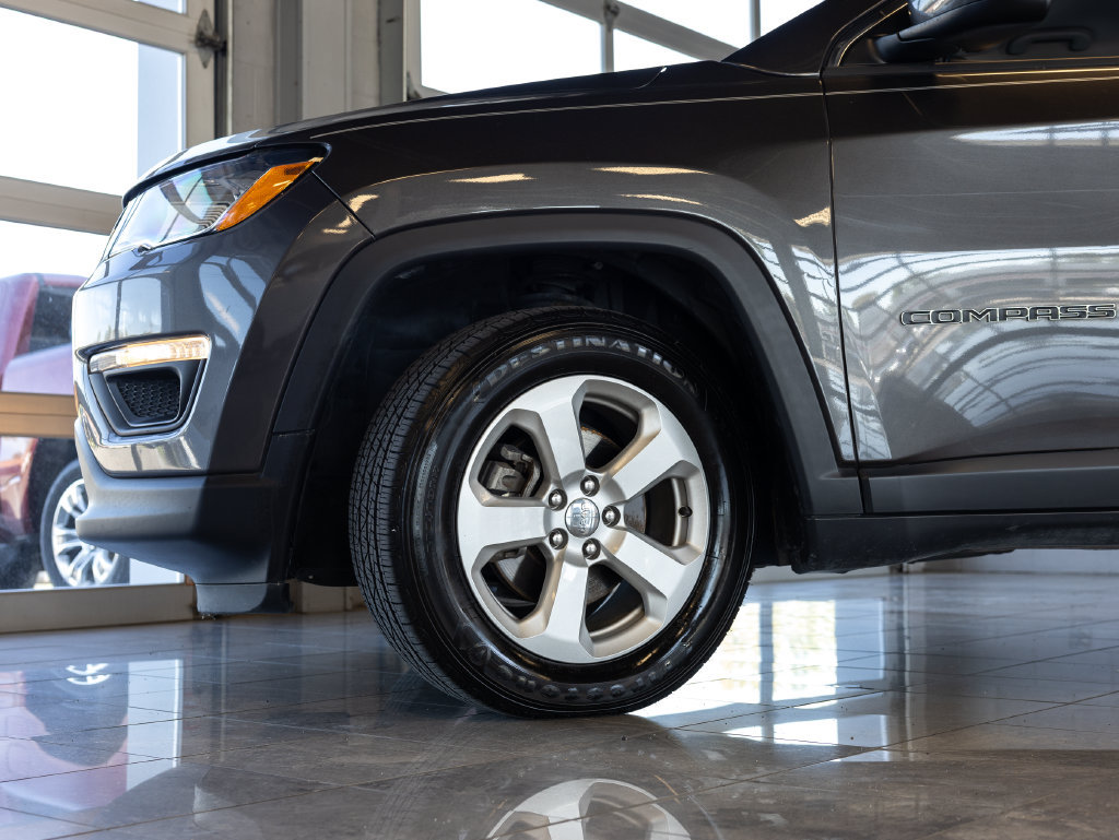 Used 2018 Jeep Compass Latitude FWD image 6