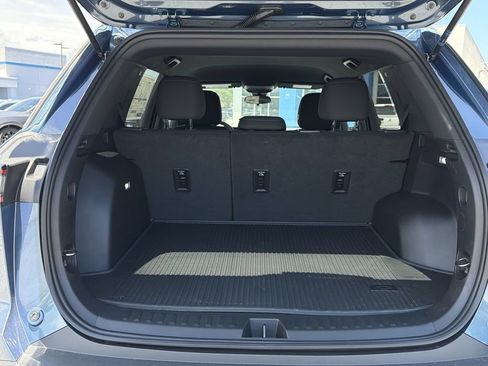 New 2026 Chevrolet Equinox LT w/ LPO, Floor Liner Package FWD image 17