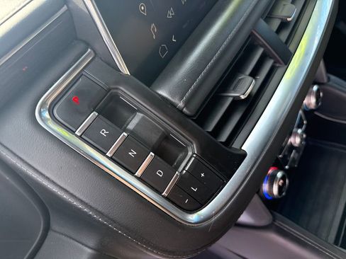 Used 2022 GMC Yukon XL SLE image 27