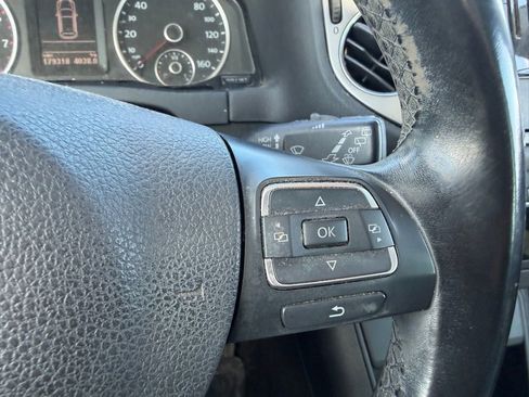 Used 2011 Volkswagen Tiguan S image 9