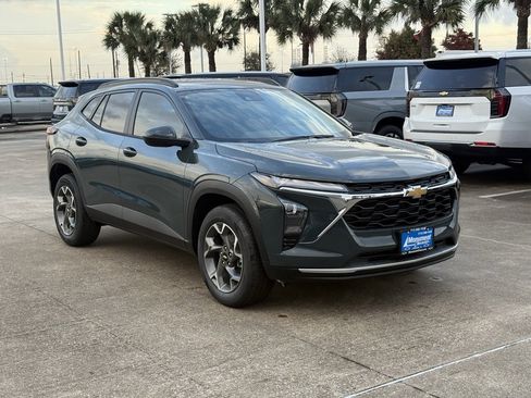 New 2026 Chevrolet Trax LT w/ Sunroof Package image 5