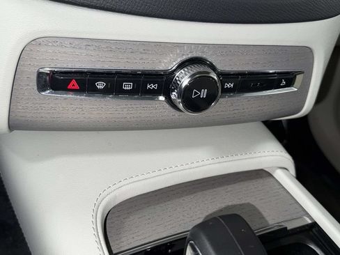Used 2025 Volvo XC90 T8 Plus AWD/4WD image 25