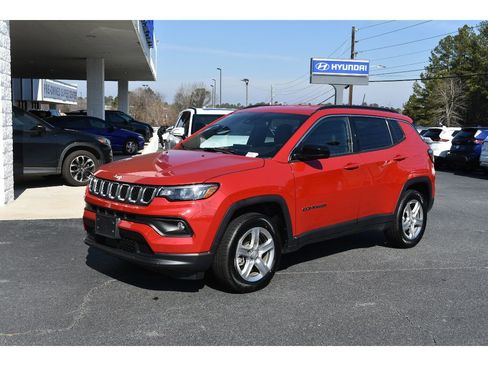 Used 2024 Jeep Compass Latitude image 1