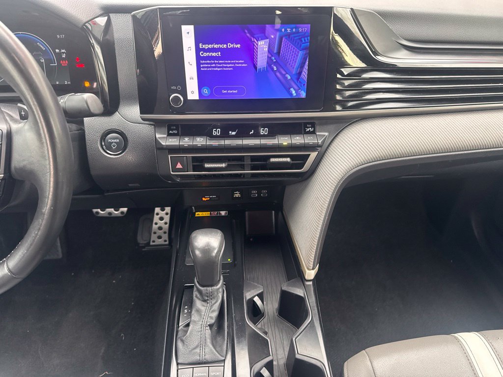 Used 2025 Toyota Camry SE FWD image 16