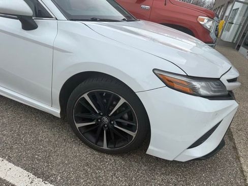 Used 2018 Toyota Camry XSE image 3
