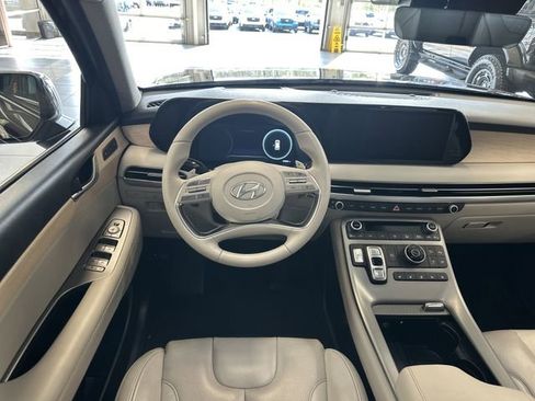 Used 2023 Hyundai Palisade Limited AWD/4WD image 2
